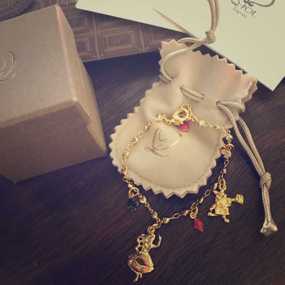 Q-pod Japan Alice in Wonderland Bracelet